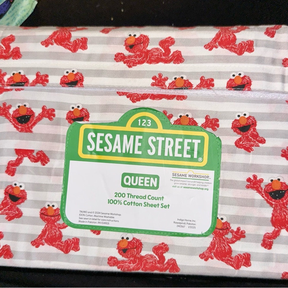 Sesame Street Elmo Queen Sheet Set